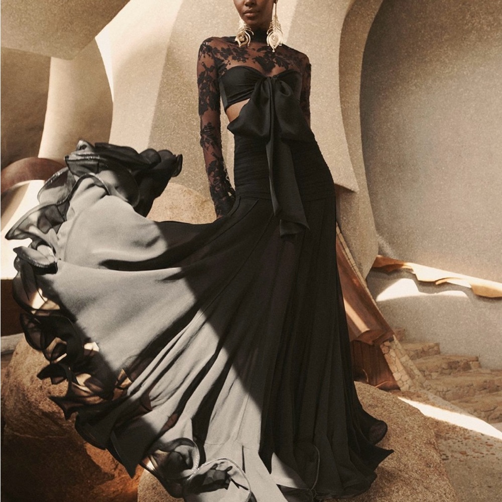 ZIMMERMANN
Illustration Flounce Gown /Cocktail


black lace
silk
Size:0